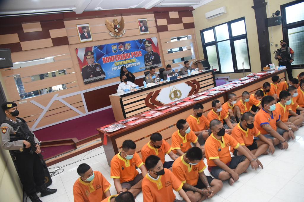 dalam kurun waktu 3 bulan polres lamongan berhasil amankan 28 tersangka kasus narkoba 52429