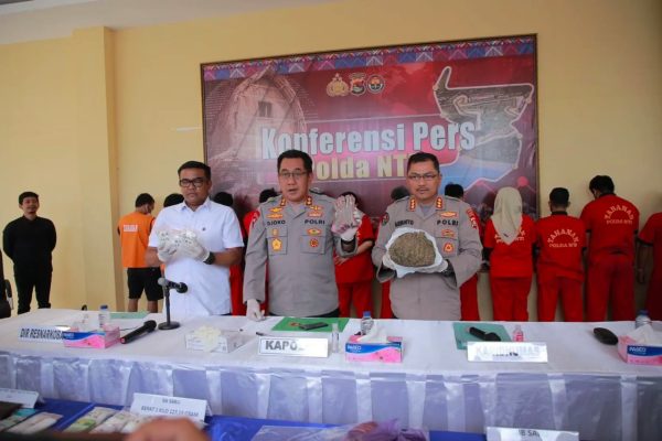 dalam tiga pekan terakhir polda ntb berhasil ungkap 8 kasus narkoba dan amankan 13 tersangka 49075