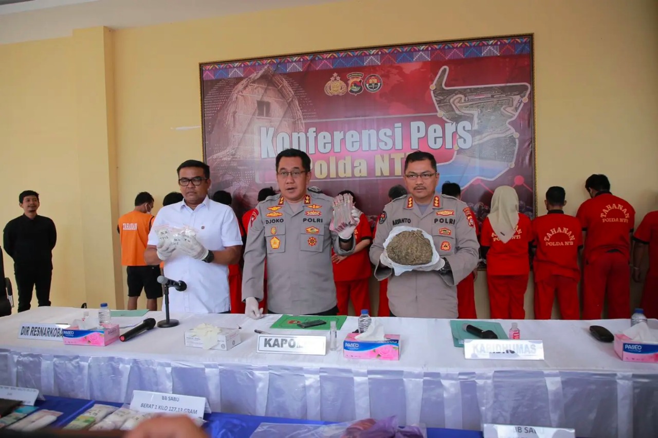 dalam tiga pekan terakhir polda ntb berhasil ungkap 8 kasus narkoba dan amankan 13 tersangka 49075