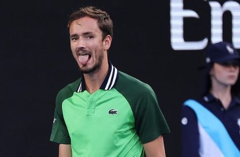daniil medvedev melaju ke perempat final wimbledon karena grigor dimitrov terpaksa mundur 76202 1