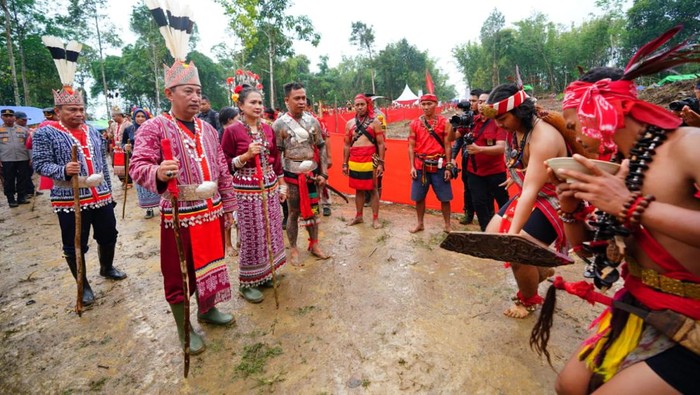 dapat gelar adat kapolri kunjungi kramat patih patinggi 55790