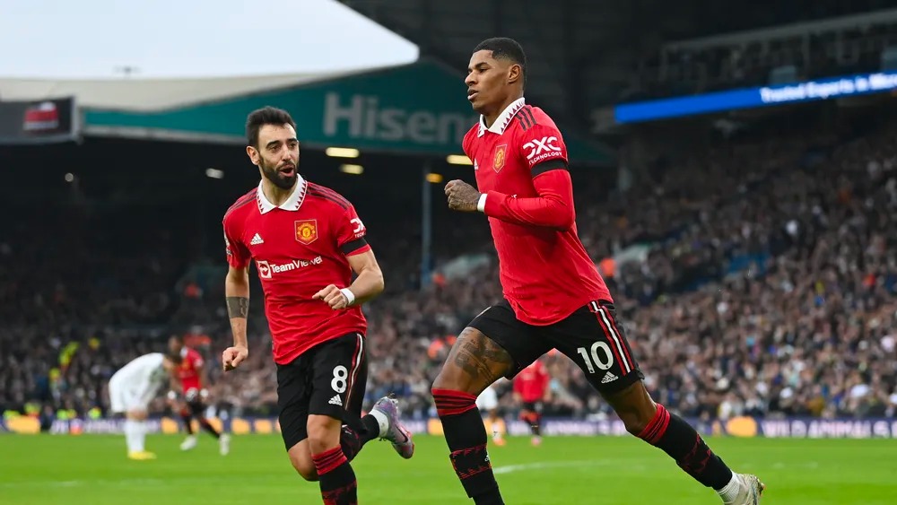 dekati puncak klasemen mu kalahkan leeds dengan skor 2 0 54470