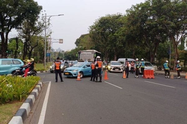 demo di sekitar gedung mk ditlantas polda metro jaya lakukan pengalihan arus lalin 72942 1