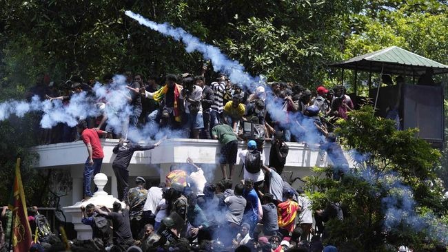 demo makin rusuh plt presiden sri lanka batalkan darurat nasional 48272