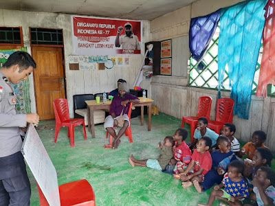 dengan fasilitas seadanya anak anak di papua semangat untuk belajar 51770