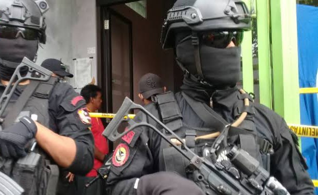 densus 88 at tangkap terduga teroris anggota ji di wilayah bogor 32700