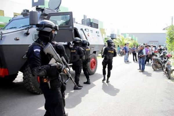 densus 88 polri tangkap 17 terduga teroris di aceh riau dan sumut 48511
