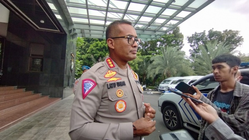 diharapkan kurangi kemacetan polda metro jaya lakukan pengaturan jam masuk kerja 58214 2