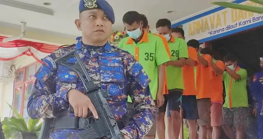 dirpolairud polda gorontalo ringkus 4 tersangka pengeboman ikan di boalemo 52175