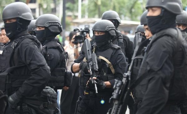 ditangkap di jakarta 5 terduga teroris diperiksa intensif densus 88 49055