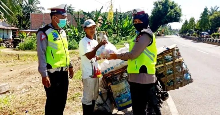 ditlantas polda jambi bagikan 805 paket sembako sopir angkutan umum 49875 1