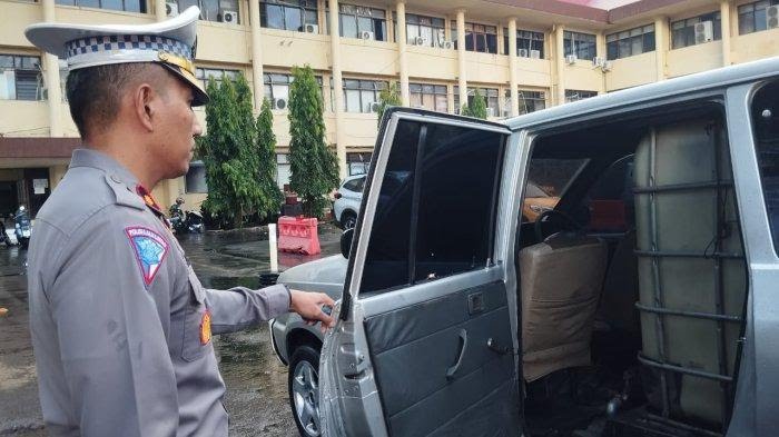 ditlantas polda sulut berhasil amankan 3 mobil penampung solar ilegal di spbu sario manado 72067 1