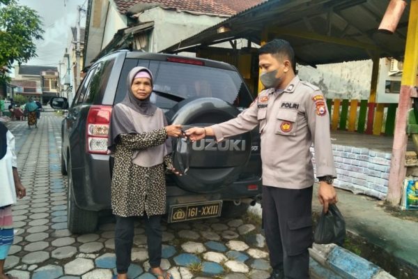 ditpolairud polda banten membagikan paket sembako pada masyarakat kurang mampu 50006