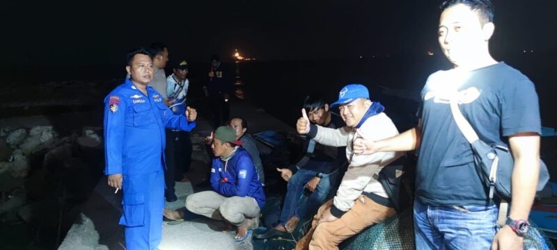 ditpolairud polda jatim berhasil selamatkan perahu nelayan di perairan gresik 50509