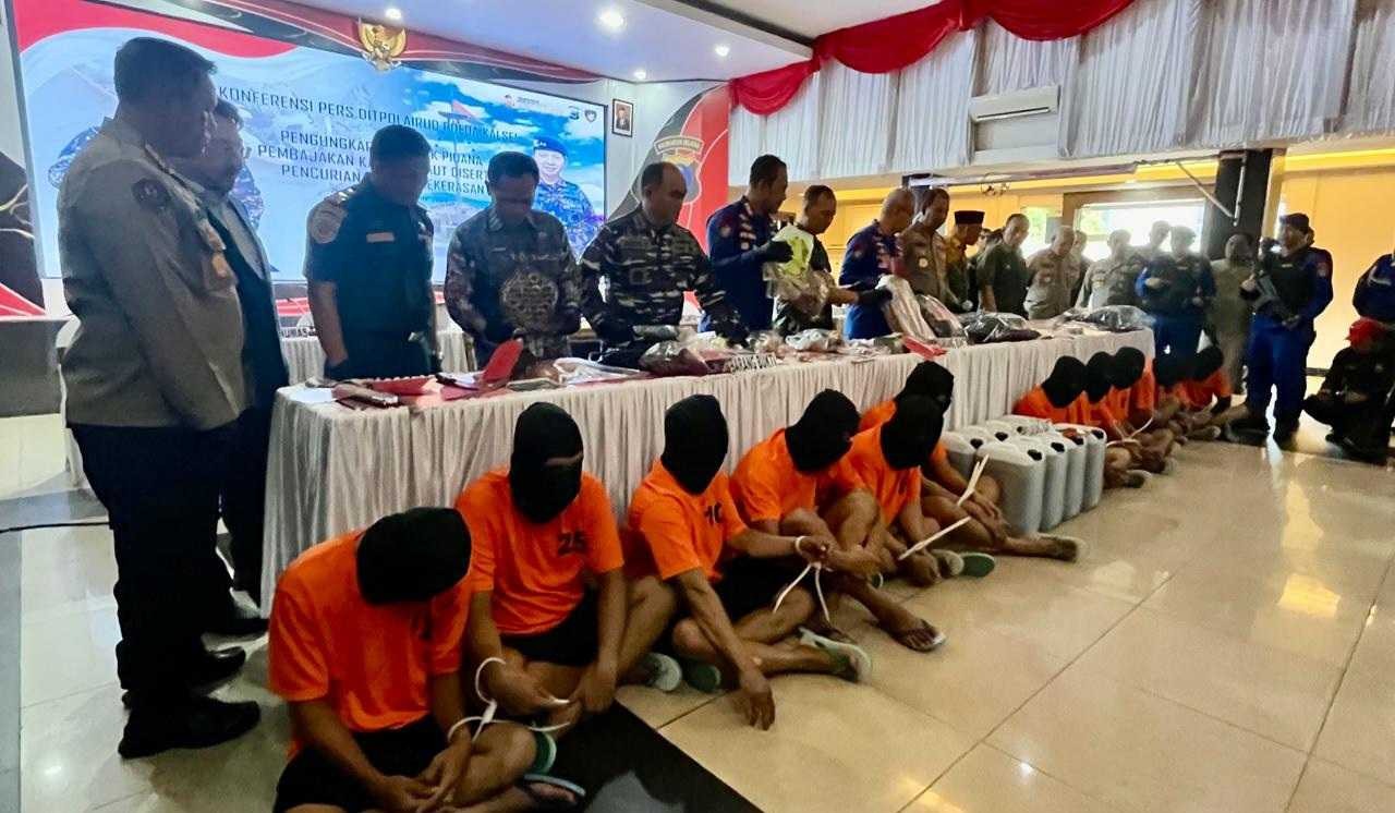ditpolairud polda kalsel berhasil ringkus 13 perompak kapal tb royal 27 70282