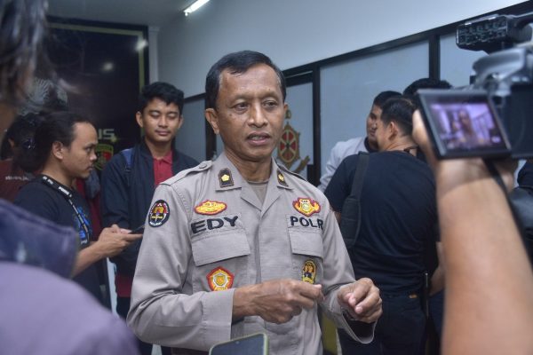 ditreskrimsus polda jambi tahan 2 tersangka kasus korupsi pembangunan puskesmas bungku 52577