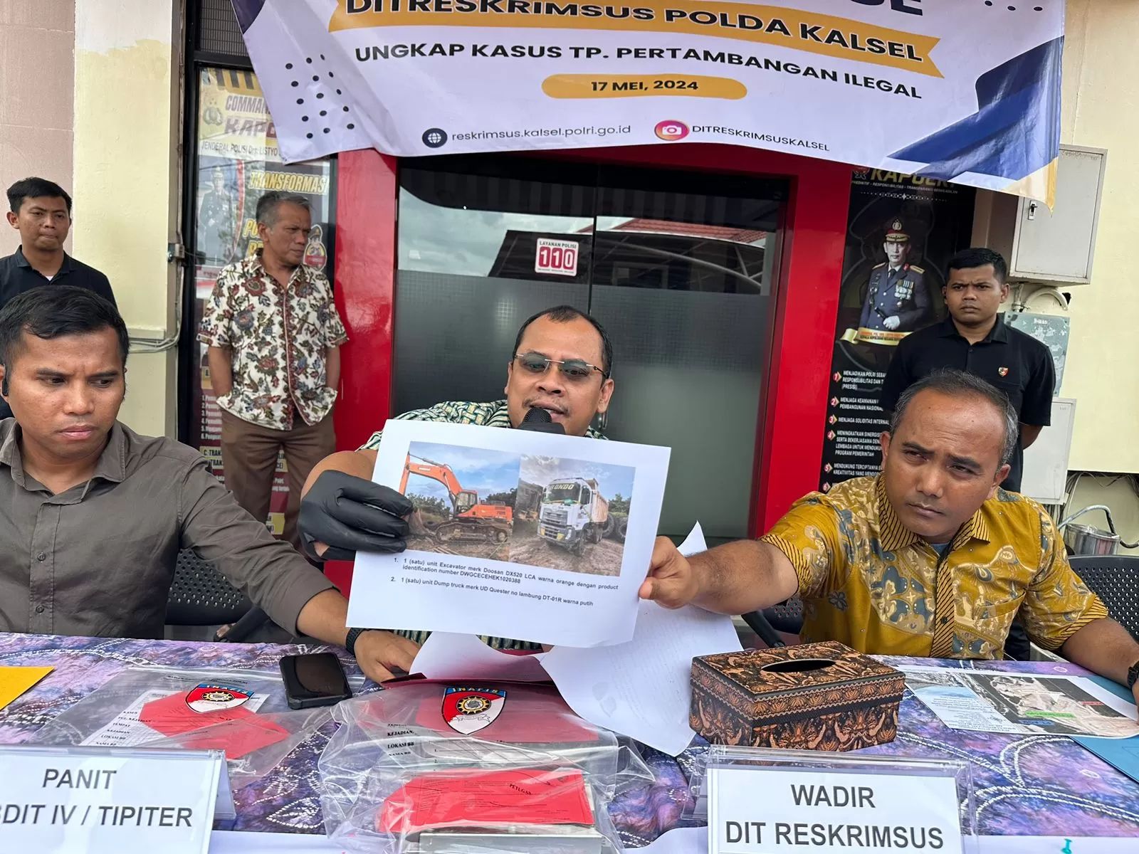 ditreskrimsus polda kalsel berhasil amankan ratusan ton batubara ilegal 74156
