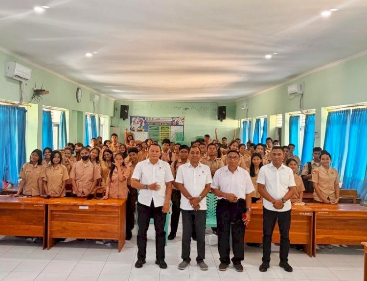 ditresnarkoba polda ntt lakukan edukasi bahaya narkoba di sma negeri 1 kupang 80870