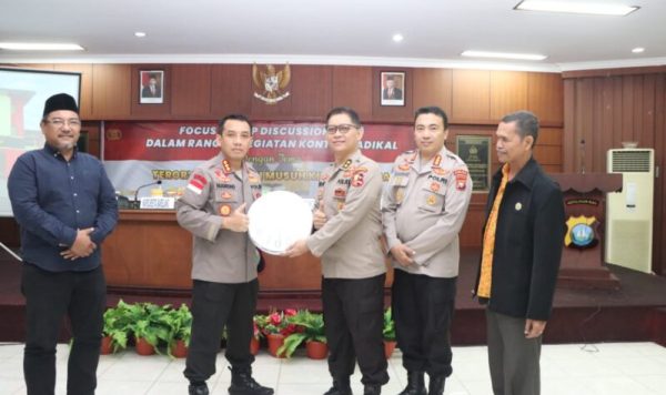 divisi humas polri gelar fgd kontra radikal terorisme musuh kita bersama di polresta barelang 50776