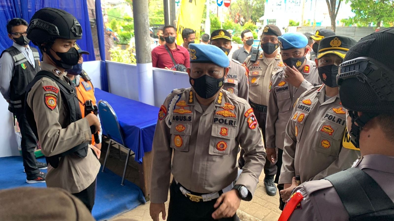 divisi propam polri tinjau pos pengamanan mudik lebaran 2022 di kabupaten situbondo 46471