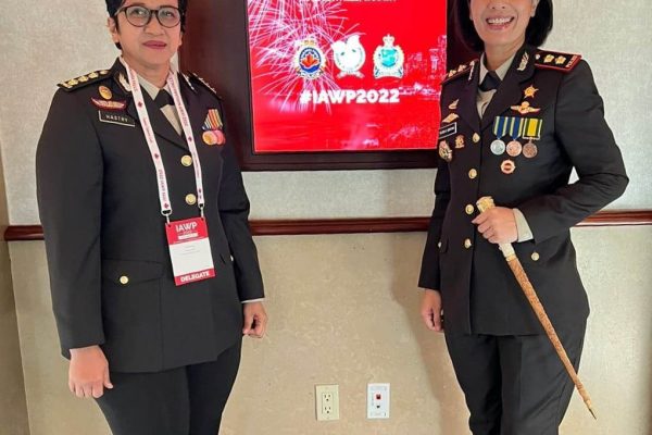 dua polwan polda jateng ikuti konferensi polwan internasional di kanada 49750