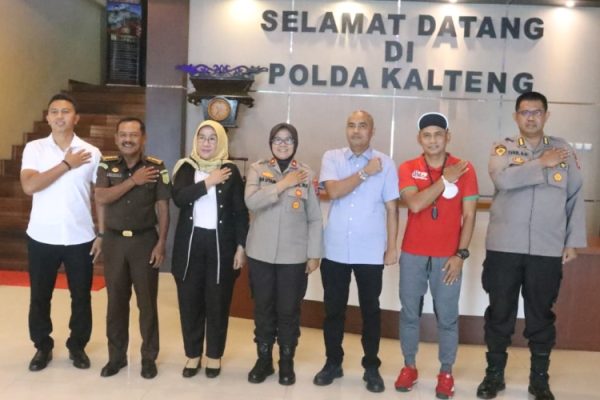 dukung kemajuan olahraga nasional wakapolda kalteng terima kunjungan asosiasi sepak bola wanita 49513
