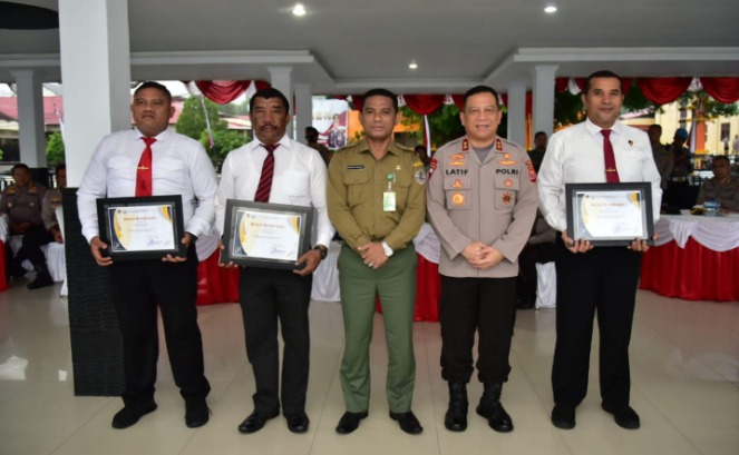 dukung penegakkan hukum peredaran tumbuhan dan satwa liar secara ilegal dit reskrimsus polda maluku terima penghargaan dari balai ksda 48362