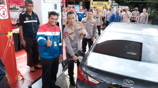 dukung tugas kepolisian kapolda kaltim resmikan stasiun pengisian bahan bakar polri 47410