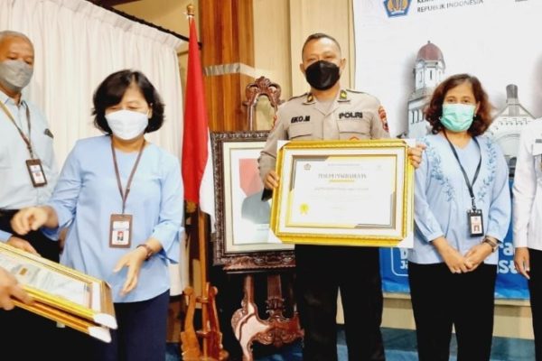 empat satker polda jateng raih penghargaan dari kas negara 48762