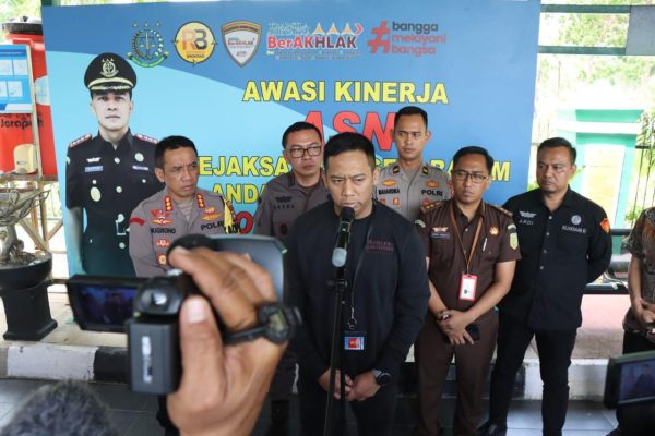 empat tersangka judi online bola diserahkan ke kejaksaan 70526