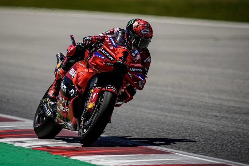 francesco bacnaia menang sprint race motogp kalahkan marquez 74743