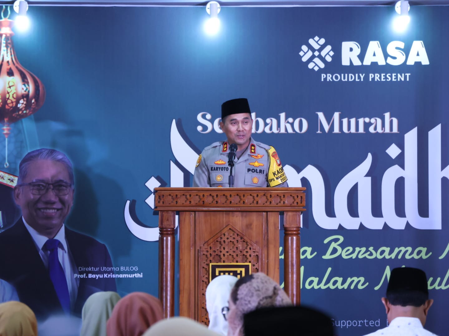 gandeng perum bulog polda metro jaya gelar bazar sembako murah 71715