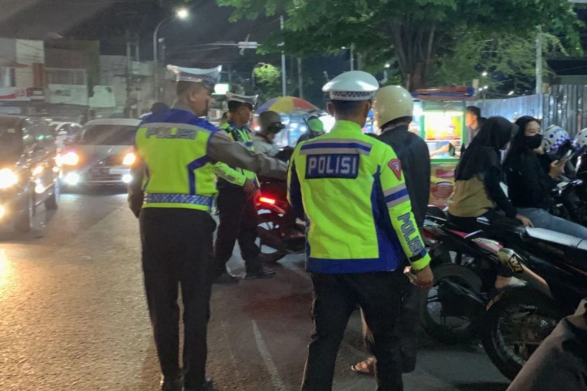 ganggu kenyamanan masyarakat polisi berhasil menyita ratusan knalpot bising di garut 80286