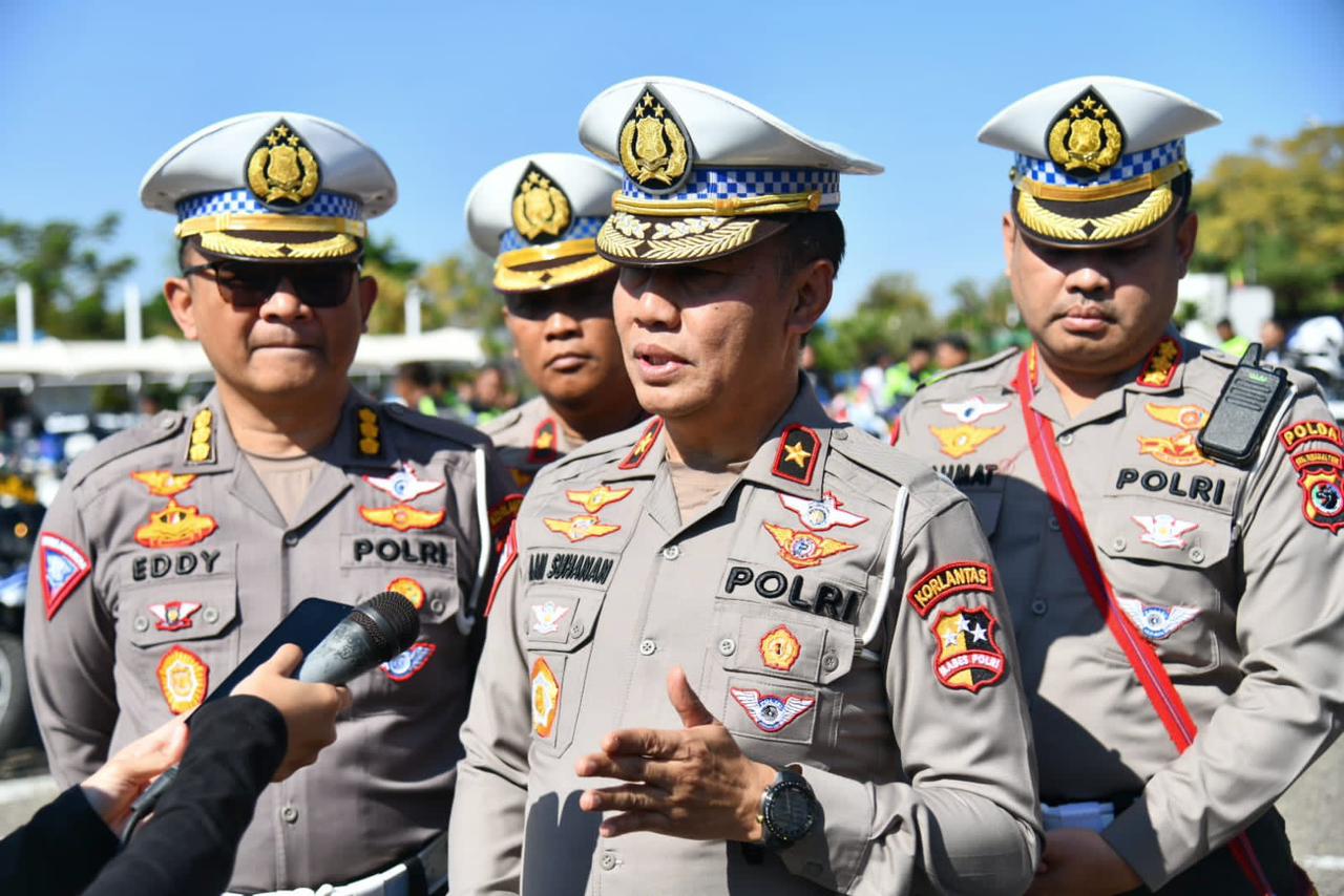 gelar apel pam rolakir ammtc labuan bajo polri harap kegiatan berjalan aman dan lancar 62465