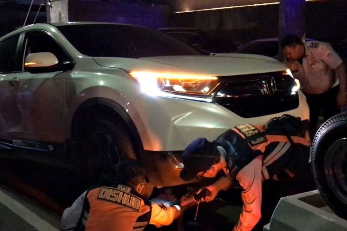 gelar operasi gabungan polisi tindak puluhan kendaraan parkir liar di senopati jaksel 61071