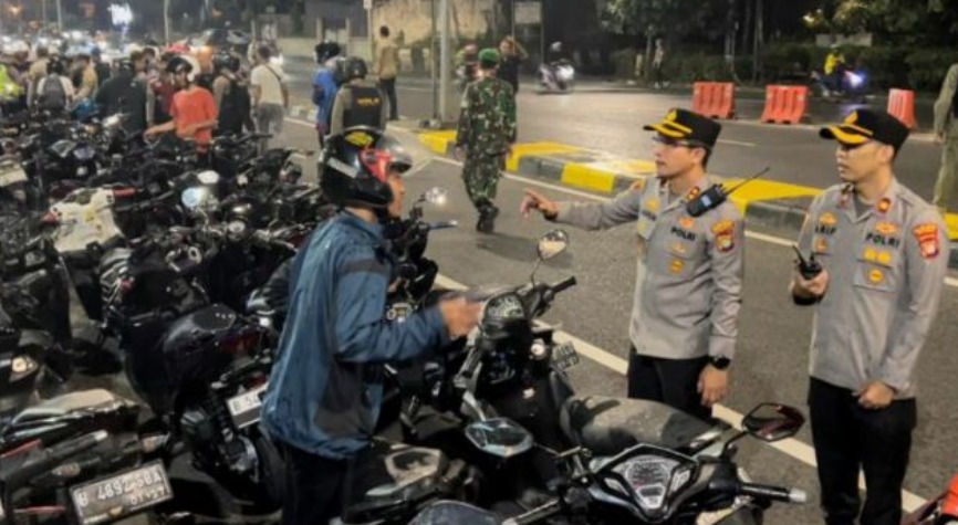 gelar razia di flyover tebet polisi tilang ratusan pemotor bandel 59406 1