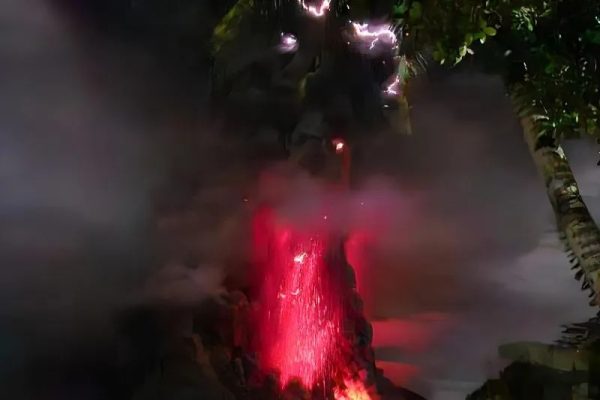 gunung ruang muntahkan abu vulkanik setinggi 3 kilometer 72777