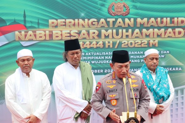 hadiri maulid nabi kapolri terus diterpa masalah polri sedang diayak jadi emas 24 karat 50688