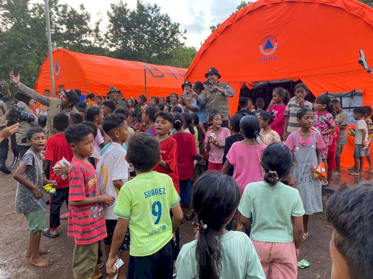 hadirkan keceriaan bagi anak anak polri gelar trauma healing bagi anak anak korban erupsi gunung lewotobi 81018
