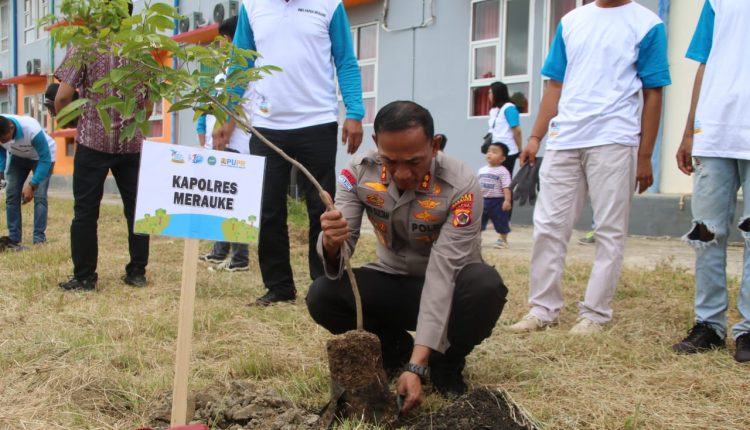 hari air sedunia kapolres merauke hadiri penanaman pohon biopori di papua selatan 55733