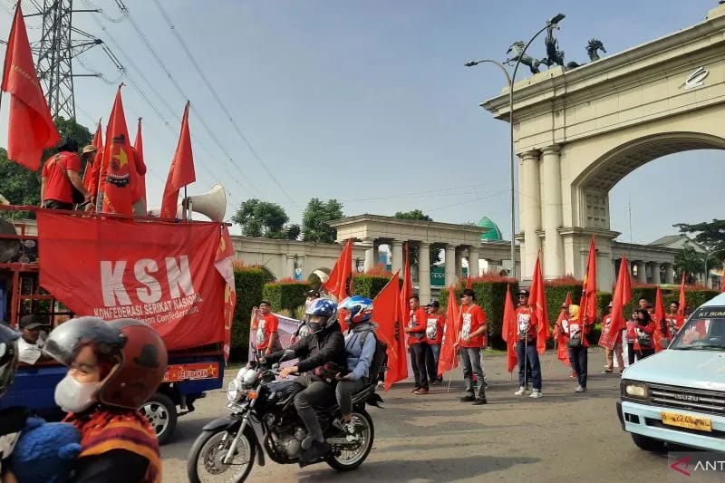 hari buruh polresta tangerang kawal ribuan pekerja menuju jakarta 57567