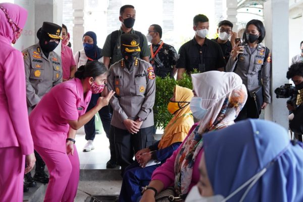 hari jadi polwan ke 74 ibu asuh polwan ri momen berbagi kasih dengan masyarakat 48585
