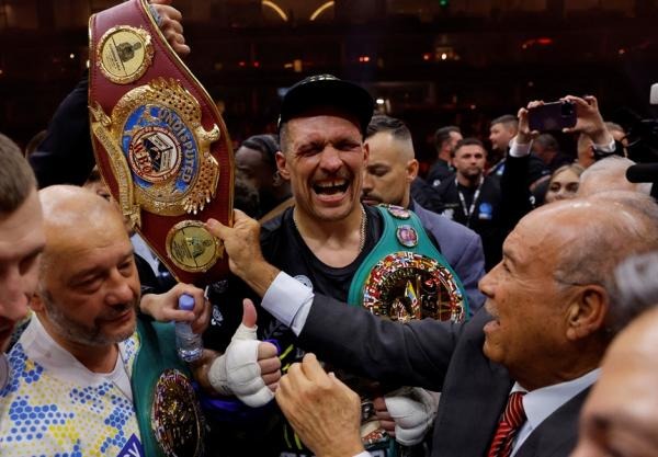 hasil tinju dunia bungkam tryson furi oleksandr usyk juara kelas berat tak terbantahkan 74154