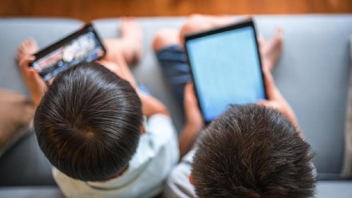 heboh mata bengkak diduga bermain hp dokter peringati screen time anak 58128 1