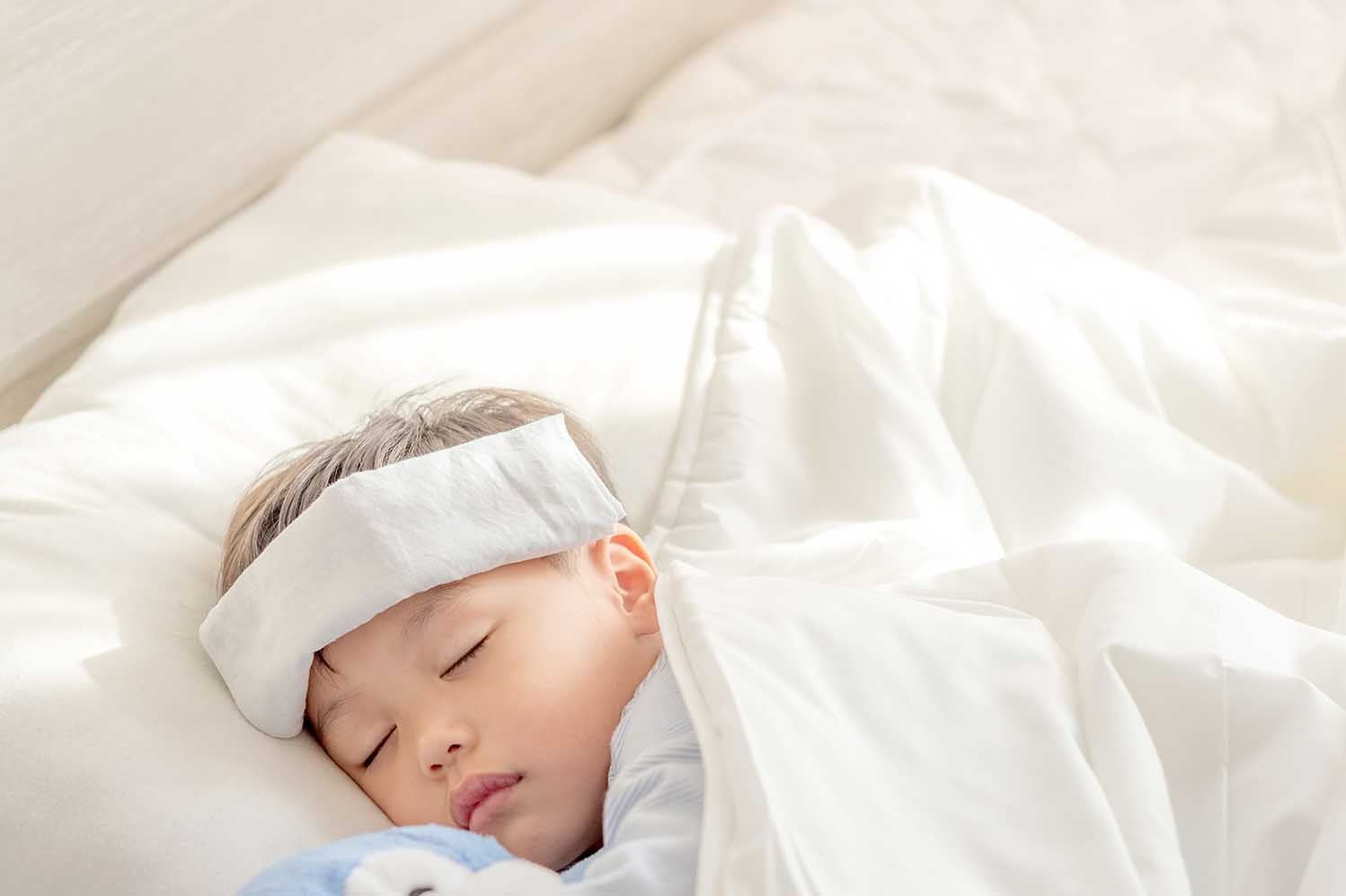 inilah hal yang tidak boleh dilakukan saat anak bayi demam 57843