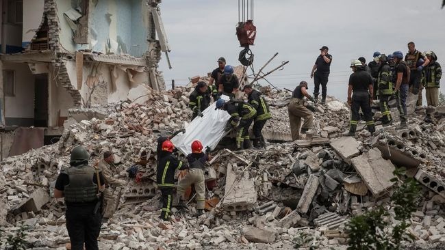 invasi menggila rudal rusia hantam sekolah sampai apartemen ukraina 48389