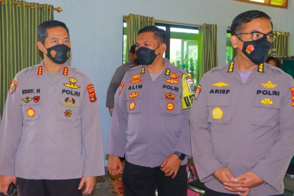 irwasda polda lampung tinjau vaksinasi serentak di man 1 bandar lampung 7633