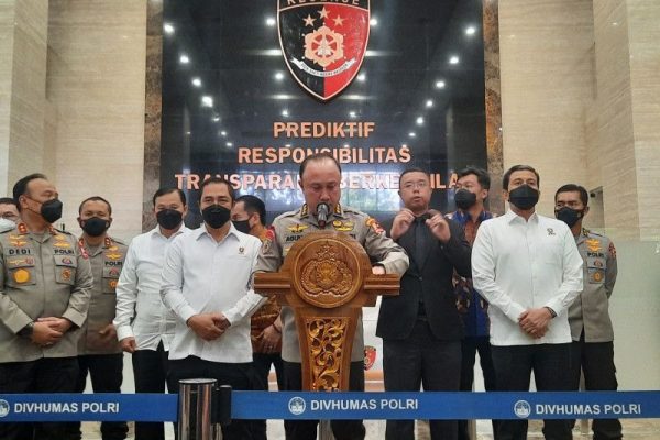 istri ferdy sambo putri candrawathi disangkakan pasal pembunuhan berencana 49065 1