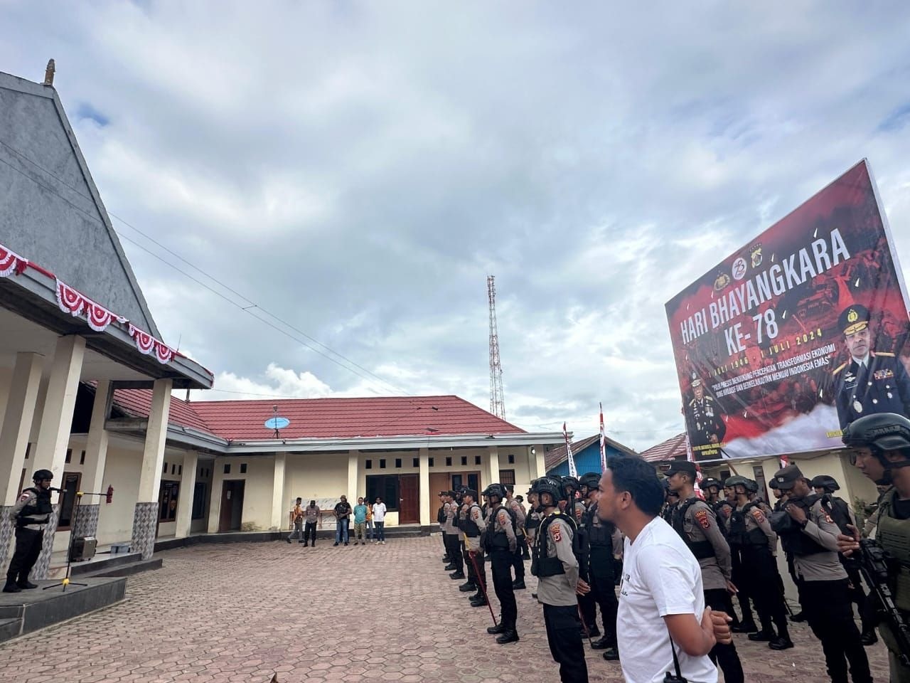 jaga kamtibmas tetap kondusif jelang 1 juli polres dogiyai dan satgas damai cartenz gelar patroli intensif 75921