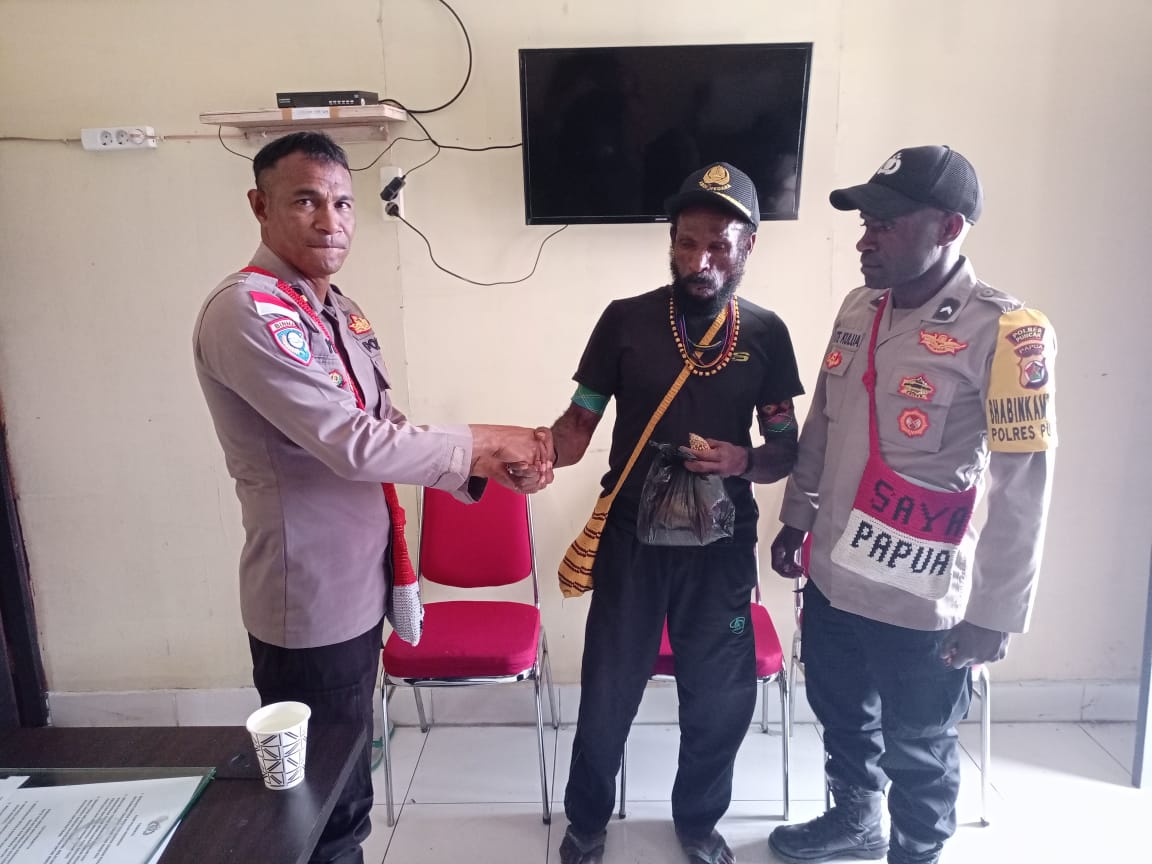 jaga kamtibmas tetap kondusif satgas binmas laksanakan program koteka di puncak 49431